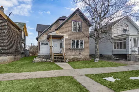 332 2nd St, Menominee, MI 49858