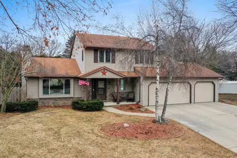2976 W Milky Way Ct, Green Bay, WI 54313