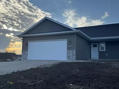 1805 Fairlawn Ct, North Fond Du Lac, WI 54937