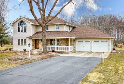 3042 Fairwinds Dr, Neenah, WI 54956
