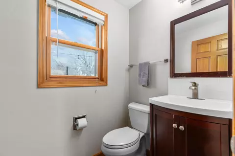 Bath - 4101 N Windcross Dr, Appleton, WI 54913 photo 1 of 6