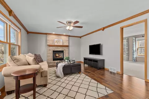 Living - 4101 N Windcross Dr, Appleton, WI 54913 photo 2 of 6
