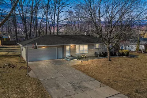 1256 Hobart Dr, Green Bay, WI 54304