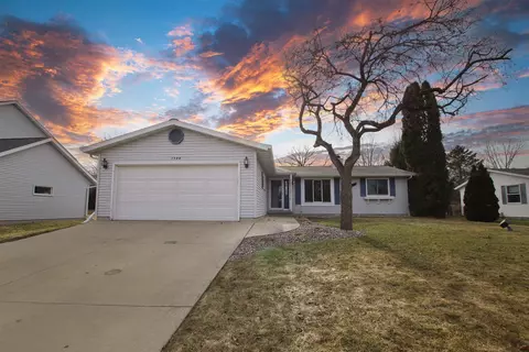 1024 Eastman Ln, Fond Du Lac, WI 54935