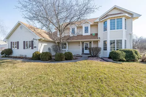 892 Wylde Oak Dr, Oshkosh, WI 54904