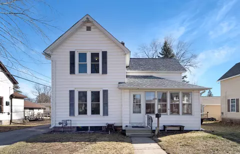 1010 S Algoma St, New London, WI 54961