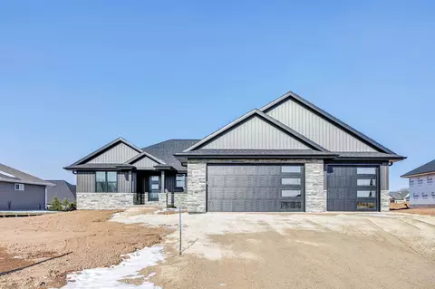 1685 Sweetbriar Way, Green Bay, WI 54311