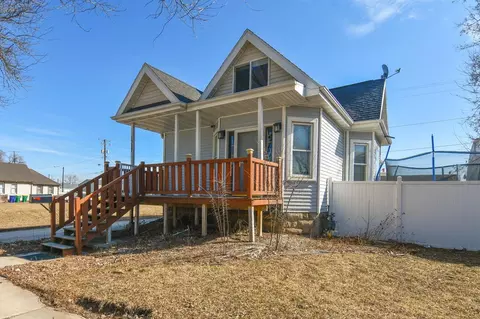 1327 S Broadway St, Green Bay, WI 54304
