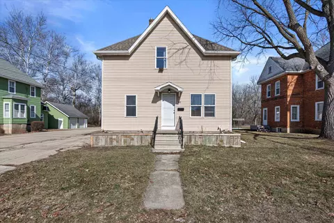 243 E Pearl St, Seymour, WI 54165