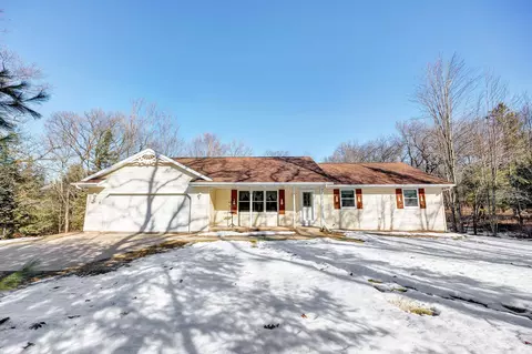 w4846 Lake Drive, Cecil, WI 54111