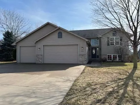 1004 Lugano St, Menasha, WI 54952