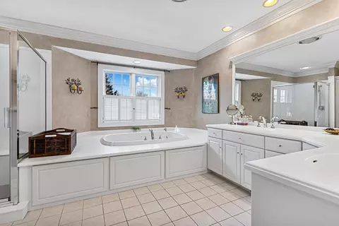 Bath - 4117 N Windover Ct, Appleton, WI 54913 photo 2 of 6