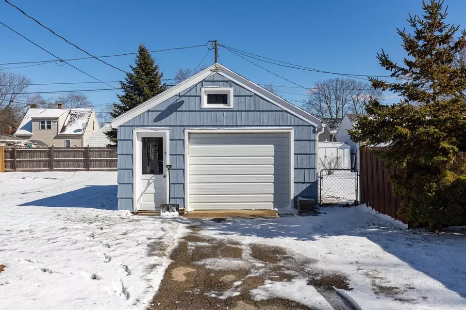 882 Maple St, Neenah, WI 54956 18 Photos Movoto