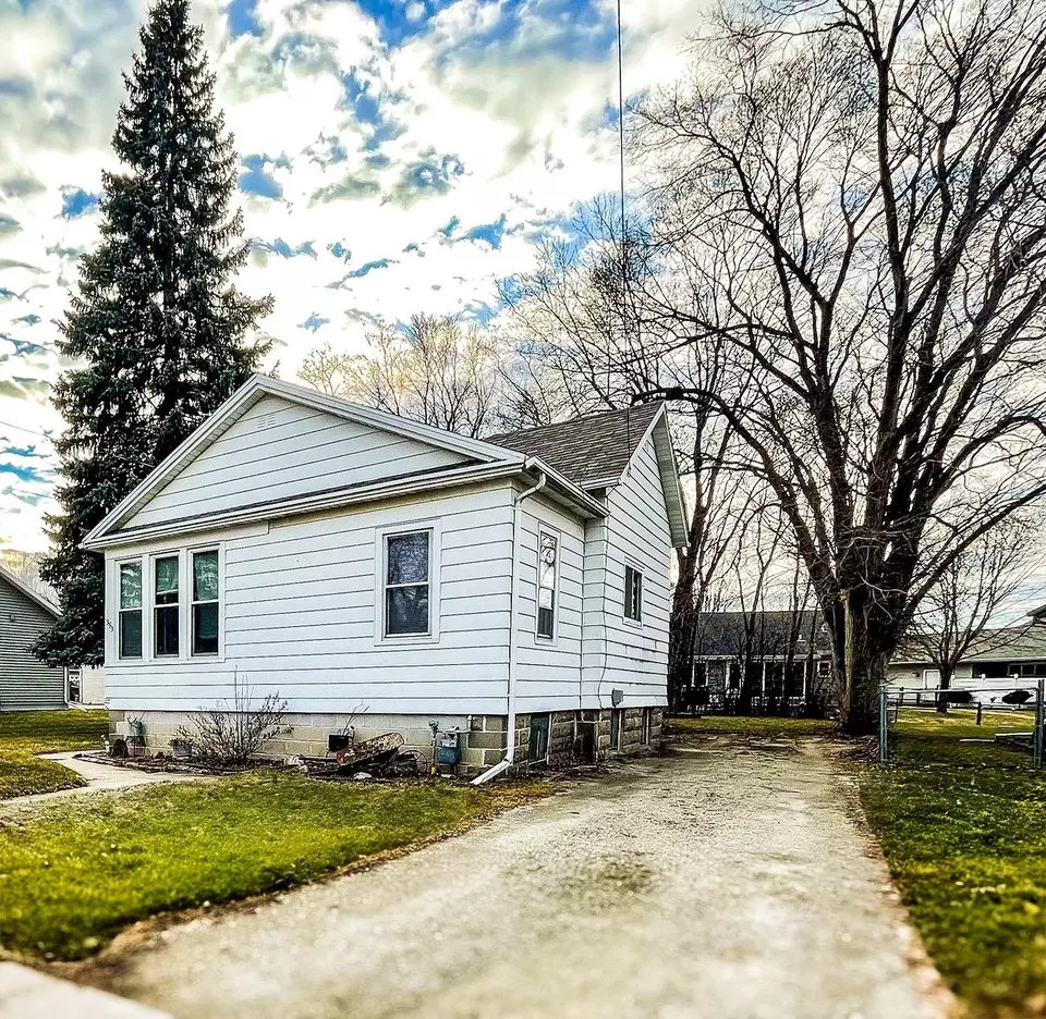 353 Knapp St, Oshkosh, WI 54902 12 Photos Movoto