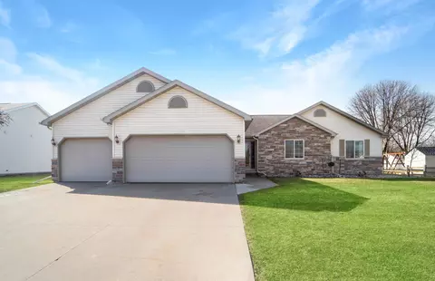 2011 Mayflower St, Kaukauna, WI 54130