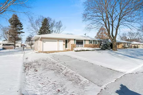 1058 Veronica Ln, De Pere, WI 54115