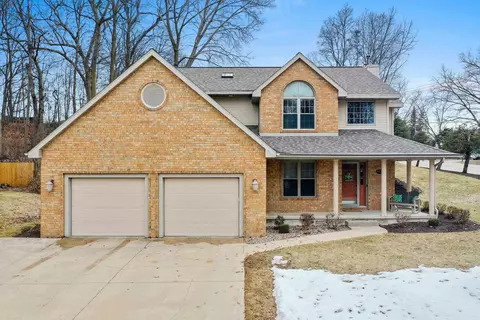 2704 Canyon Bluff Rd, Green Bay, WI 54302