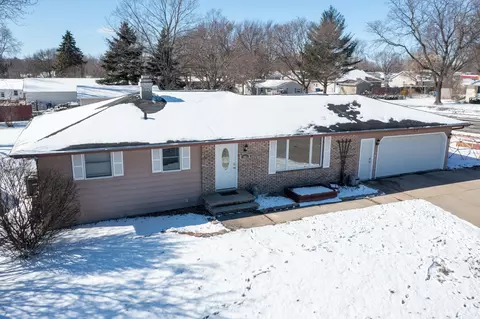 1001 Violet Ln, Little Chute, WI 54140