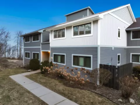 160 D Summit Beach Dr, Algoma, WI 54201