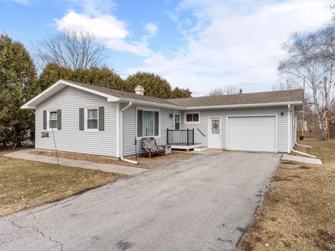 1562 Rhode Island St, Sturgeon Bay, WI 54235