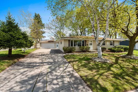 1015 Cardinal St, De Pere, WI 54115