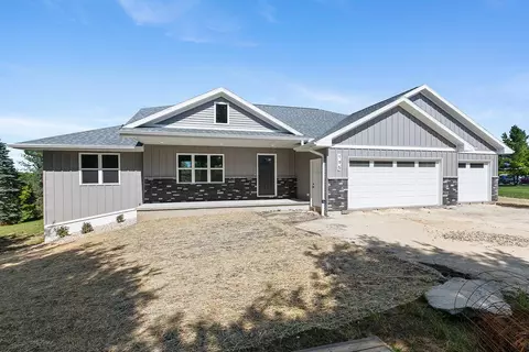 195 Pine Ridge Ct, Mishicot, WI 54228