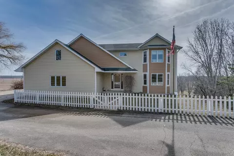 8619 Edgewater Rdg, Omro, WI 54963