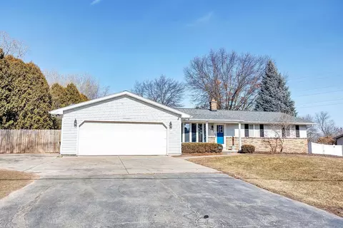 2692 S Memorial Dr, Green Bay, WI 54313