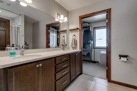 Bath - 5394 W Pleasant Way, Appleton, WI 54913 photo 1 of 3