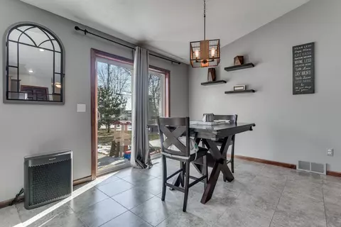 Dining - 5394 W Pleasant Way, Appleton, WI 54913 photo 2 of 2