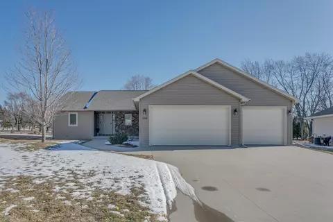 Exterior - 5394 W Pleasant Way, Appleton, WI 54913 photo 5 of 8