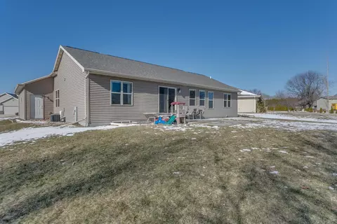 Exterior - 5394 W Pleasant Way, Appleton, WI 54913 photo 3 of 8