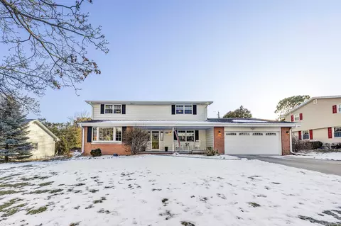 402 Ridgeview Ter, Green Bay, WI 54301