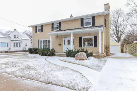 831 1st St, Menasha, WI 54952