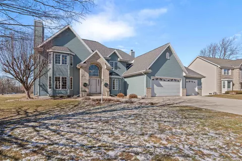 472 Ledgewood Dr, Fond Du Lac, WI 54935