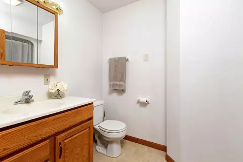 Bath - w5558 Bailey Drive, Appleton, WI 54915 photo 2 of 4