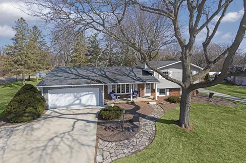 1374 Hiawatha Cir, Green Bay, WI 54313