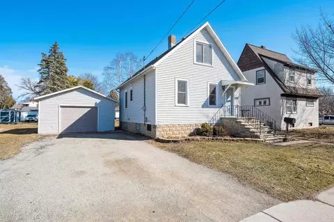 1036 Caroline St, Green Bay, WI 54303