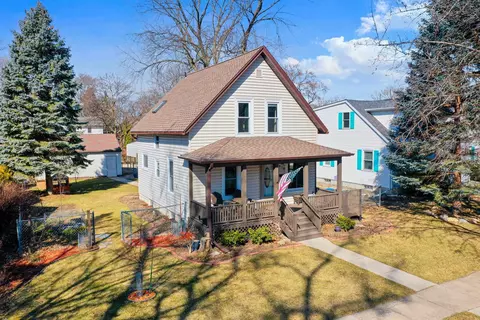 612 S Huron St, De Pere, WI 54115