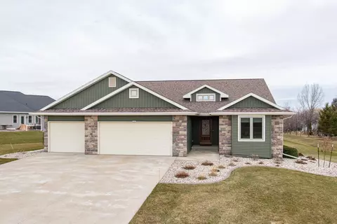 2285 Roselawn Ln, Oshkosh, WI 54904