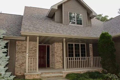 e2193 Miracle Mountain Way, Waupaca, WI 54981