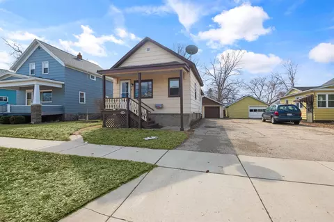 1127 Garfield Ave, Marinette, WI 54143