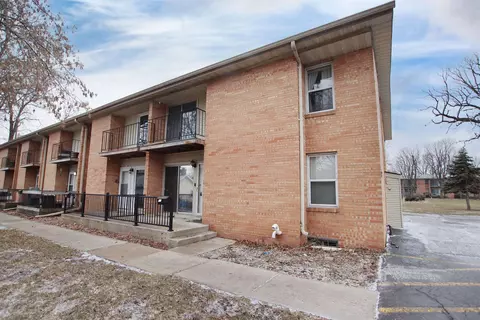 736 W 10th Ave, Oshkosh, WI 54902