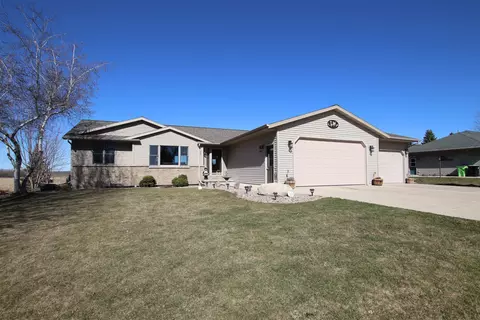 243 W Church St, Oakfield, WI 53065