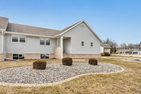 1397 Ridgecrest Trl, Green Bay, WI 54313