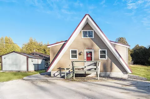 6815 E Hillcrest Rd, Two Rivers, WI 54241