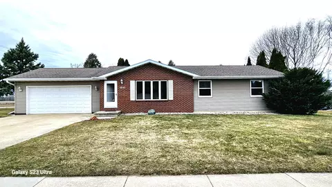 1991 S Oakwood Rd, Oshkosh, WI 54904