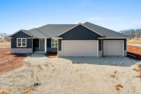 417 Lansdowne St, De Pere, WI 54115