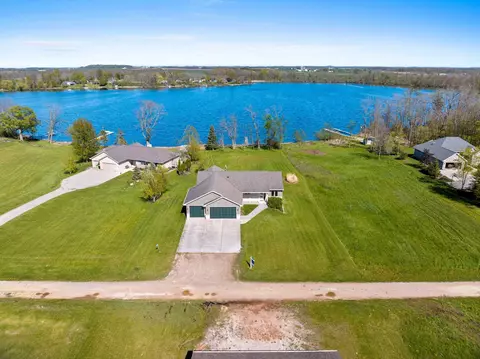 673 S Neumeyer Ln, Brillion, WI 54110