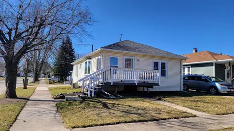 1115 Algoma St, New London, WI 54961